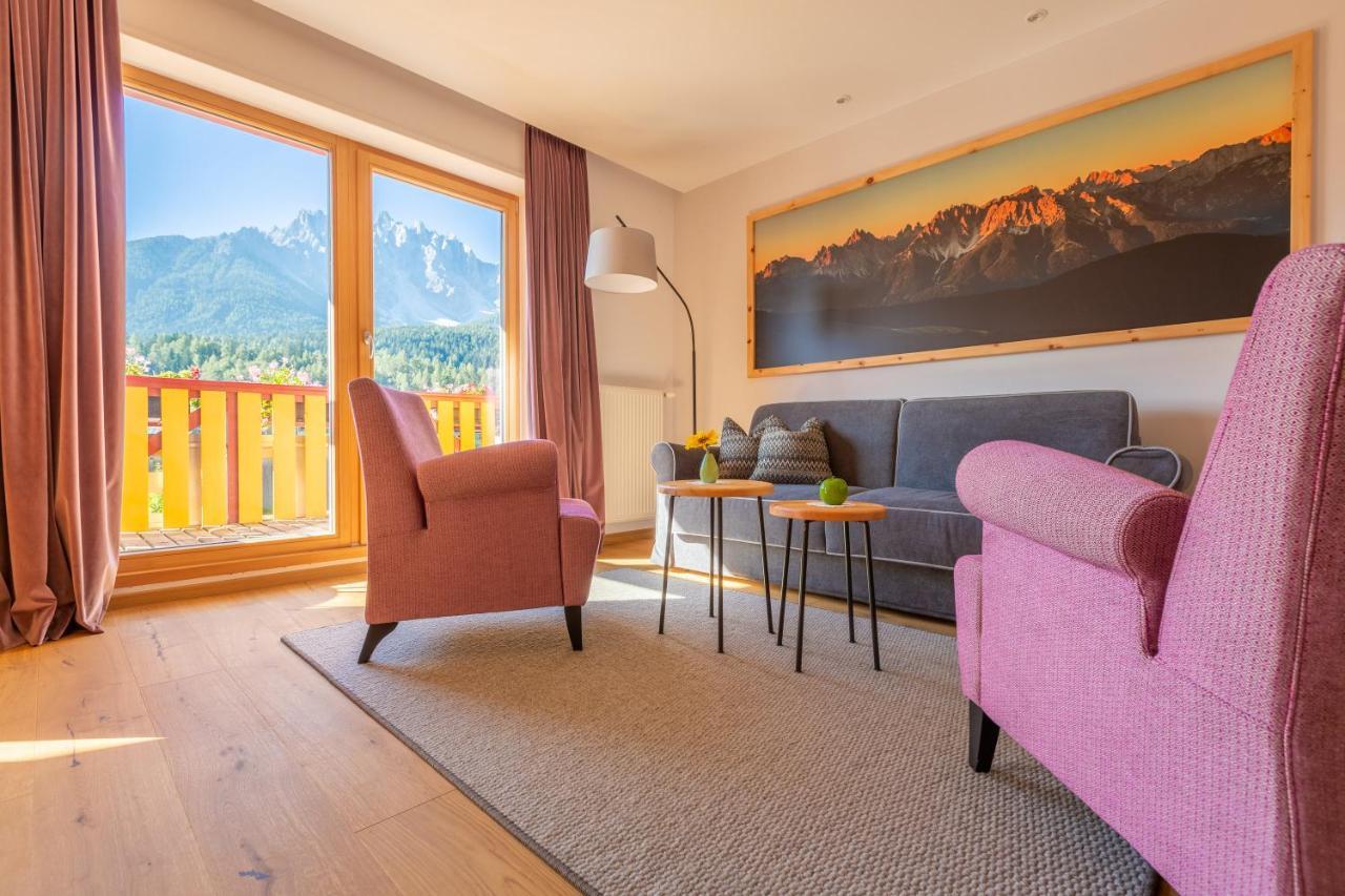 Stefania Hotel 4*