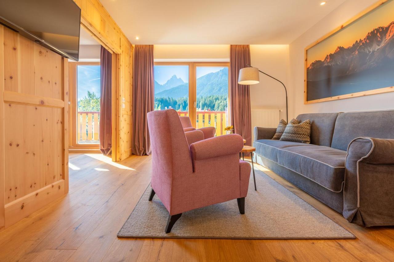Stefania Hotel 4*